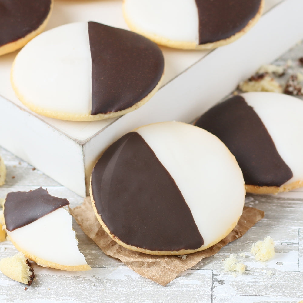 dolce$様　ブラック1ホワイト1 Buy Grandiose Classic Bakery Gift Box – Sweet, Savory Treats